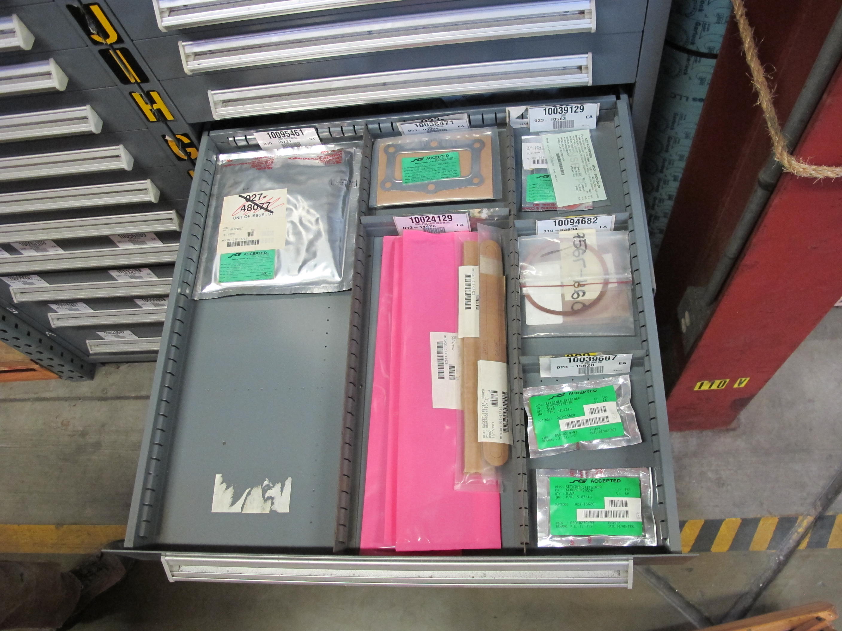 STANLEY VIDMAR HEAVY DUTY 12-DRAWER PARTS CABINET W/ CONTENTS (W-50) LOADING & HANDLING FEE $25-